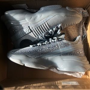 Steve Madden Maximas 🧊🤍